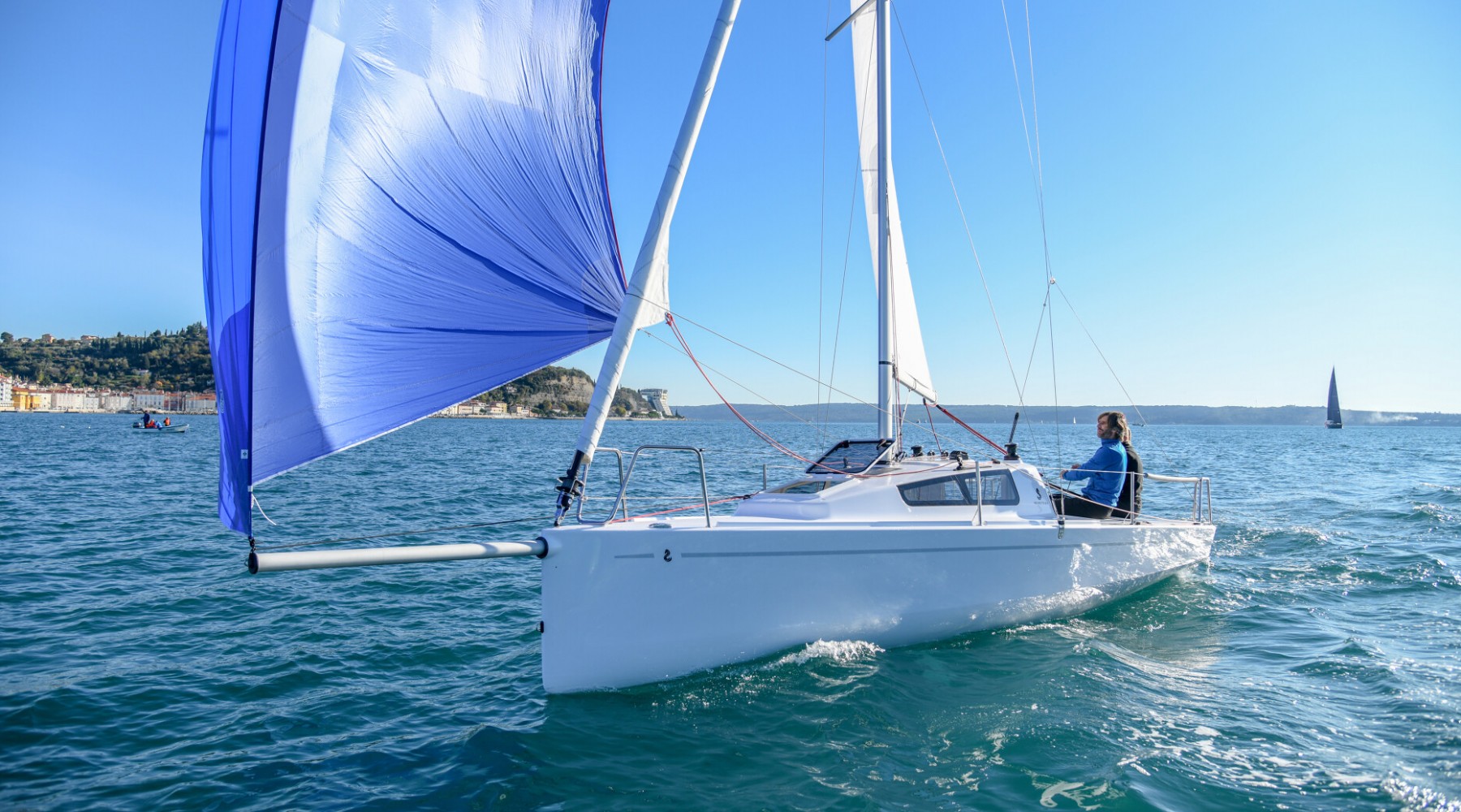 first_24_foto_catalogo_beneteau_first_24_02_navegar_en_velero.JPG
