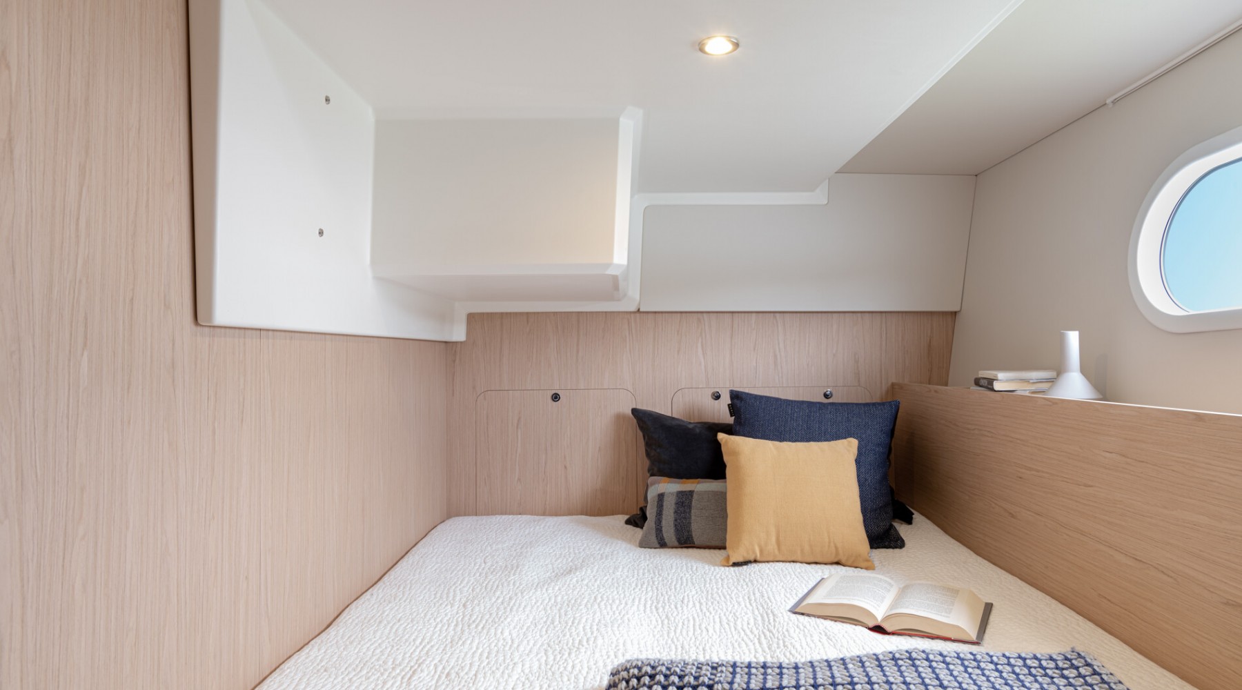 swift_trawler_41_sedan_foto_catalogo_beneteau_swift_trawler_41_sedan_17_camarote_invitados.JPG