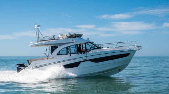 antares_11_ob_fly_foto_catalogo_beneteau_antares_11_ob_fly_00_portada_navegando.JPG