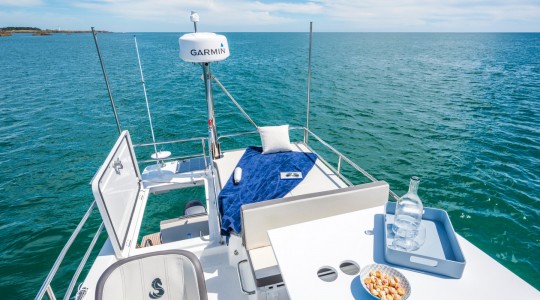 antares_11_ob_fly_foto_catalogo_beneteau_antares_11_ob_fly_07_acceso_al_flybridge.JPG