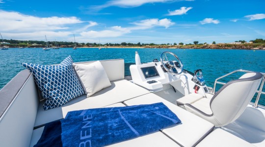 antares_11_ob_fly_foto_catalogo_beneteau_antares_11_ob_fly_11_solarium_flybridge.JPG