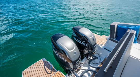 antares_11_ob_fly_foto_catalogo_beneteau_antares_11_ob_fly_13_motorizacion_suzuki.JPG