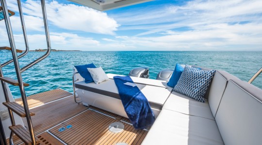antares_11_ob_fly_foto_catalogo_beneteau_antares_11_ob_fly_15_solarium_popa.JPG