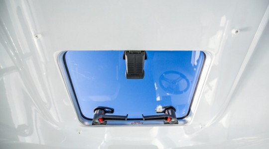antares_6_ob_foto_catalogo_beneteau_antares_6_ob_08_escotilla_detalles_interior_2.jpg