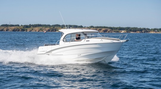 antares_8_ob_foto_catalogo_beneteau_antares_8_ob_03_navegar_modelo_cruising.JPG