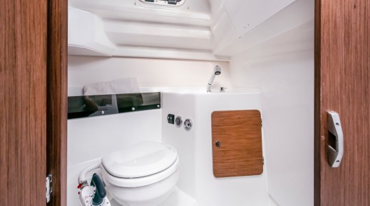 antares_8_ob_foto_catalogo_beneteau_antares_8_ob_14_bano_cruising.JPG