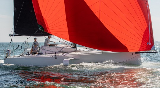 figaro_3_foto_catalogo_beneteau_figaro_3_02_barco_de_regata_eslora.JPG