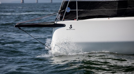 figaro_3_foto_catalogo_beneteau_figaro_3_03_detalles_proa.JPG