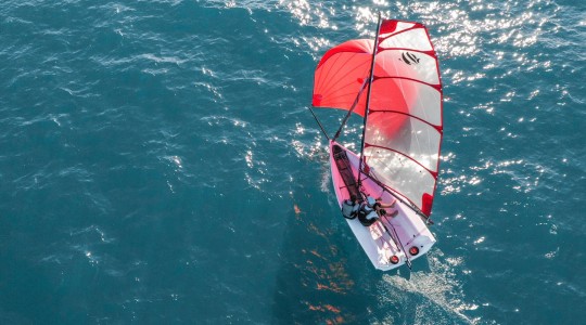 first_14_se_foto_catalogo_beneteau_first_14_se_01_navegar_a_vela.JPG
