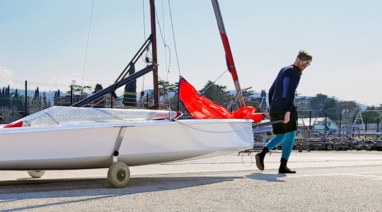 first_14_se_foto_catalogo_beneteau_first_14_se_08_velero_en_remolque.JPG