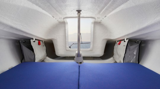 first_18_se_foto_catalogo_beneteau_first_18_se_06_interior.JPG
