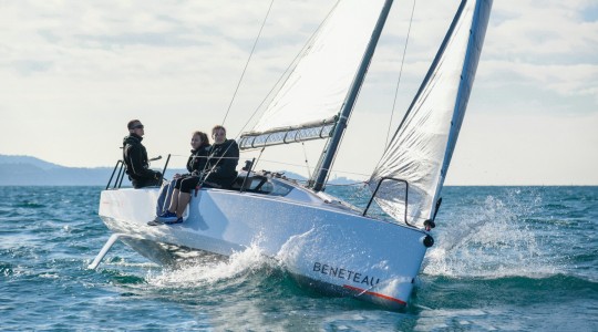 first_24_se_foto_catalogo_beneteau_first_24_se_04_salir_a_navegar.JPG