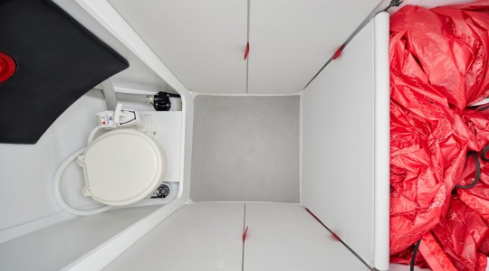 first_27_se_foto_catalogo_beneteau_first_27_se_08_bano.JPG