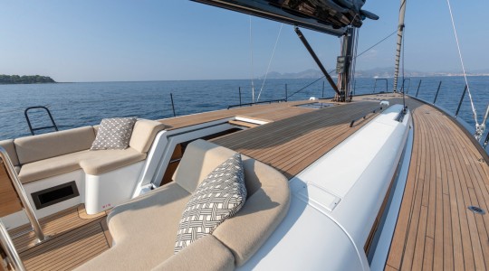 first_yacht_53_foto_catalogo_beneteau_first_yacht_53_07_cubierta_banera_proa.JPG
