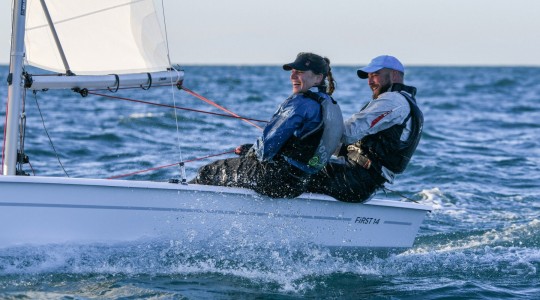 first_14_foto_catalogo_beneteau_first_14_01_navegar_a_vela.JPG