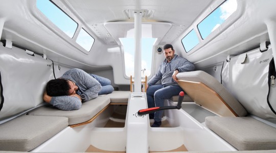 first_24_foto_catalogo_beneteau_first_24_07_acceso_al_interior.JPG
