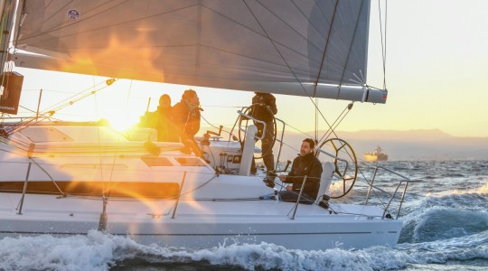 first_36_foto_catalogo_beneteau_first_36_03_sailing_sunset.JPG