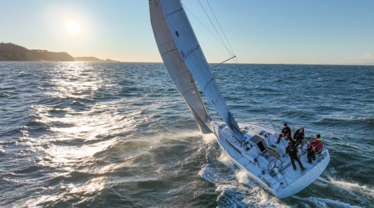 first_36_foto_catalogo_beneteau_first_36_04_navegar_en_velero_de_36_pies.JPG