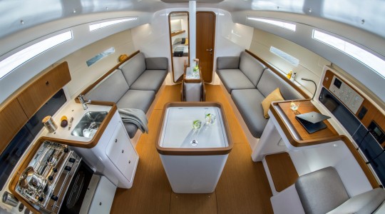first_36_foto_catalogo_beneteau_first_36_07_salon_comedor_cocina.JPG