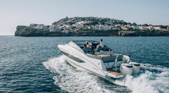 flyer_10_foto_catalogo_beneteau_flyer_10_00_lifestyle_weekender.JPG