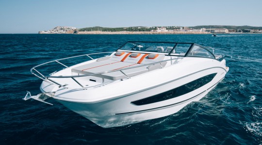 flyer_10_foto_catalogo_beneteau_flyer_10_05_fondeo_solarium_proa.JPG