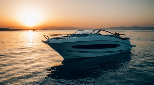 flyer_10_foto_catalogo_beneteau_flyer_10_12_sunset_puesta_de_sol.JPG
