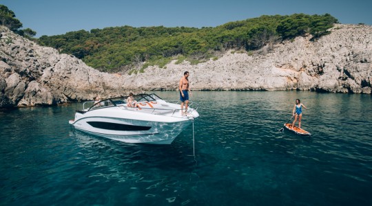 flyer_10_foto_catalogo_beneteau_flyer_10_14_disfrutando_familia_lifestyle.JPG