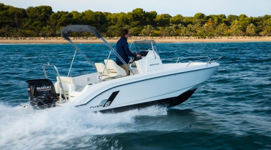 flyer_6_spacedeck_foto_catalogo_beneteau_flyer_6_spacedeck_01_navegando.JPG