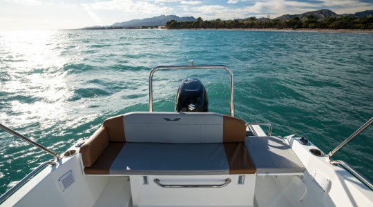 flyer_6_spacedeck_foto_catalogo_beneteau_flyer_6_spacedeck_07_solarium_popa_bimini.JPG