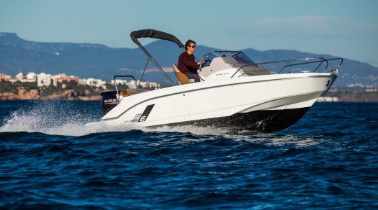 flyer_6_sundeck_foto_catalogo_beneteau_flyer_6_sundeck_02_navegar_motora_1.JPG