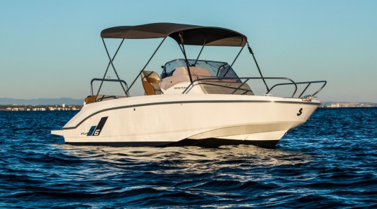 flyer_6_sundeck_foto_catalogo_beneteau_flyer_6_sundeck_07_bimini_fondear_1.JPG