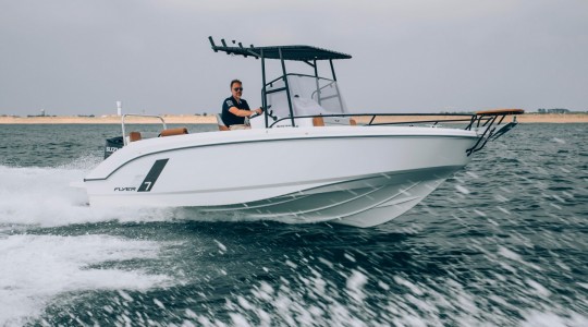 flyer_7_spacedeck_foto_catalogo_beneteau_flyer_7_spacedeck_00_navegando.JPG
