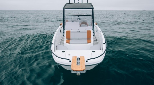 flyer_7_spacedeck_foto_catalogo_beneteau_flyer_7_spacedeck_05_banera_proa.JPG