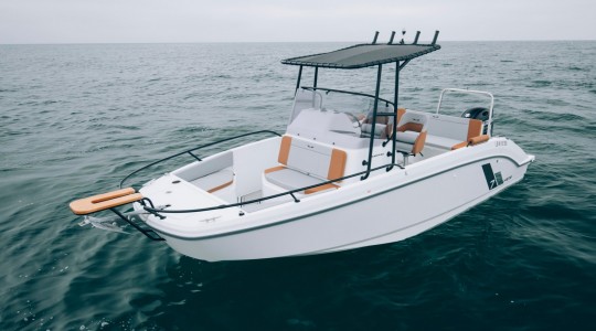 flyer_7_spacedeck_foto_catalogo_beneteau_flyer_7_spacedeck_06_fondear_bimini.JPG