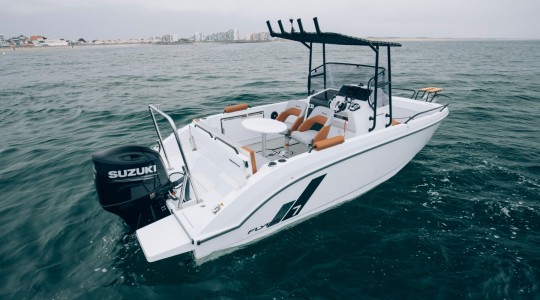 flyer_7_spacedeck_foto_catalogo_beneteau_flyer_7_spacedeck_07_fondear_motor.JPG