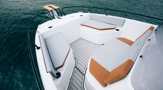 flyer_7_spacedeck_foto_catalogo_beneteau_flyer_7_spacedeck_08_solarium_proa.JPG