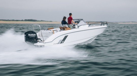 flyer_7_sundeck_foto_catalogo_beneteau_flyer_7_sundeck_00_navegando.JPG