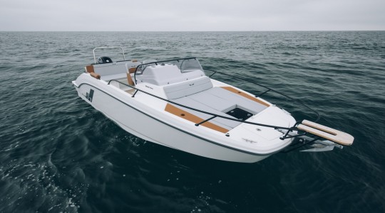 flyer_7_sundeck_foto_catalogo_beneteau_flyer_7_sundeck_02_fondear.JPG