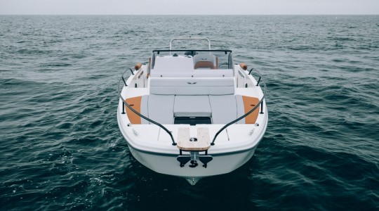 flyer_7_sundeck_foto_catalogo_beneteau_flyer_7_sundeck_03_solarium_proa.JPG