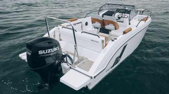 flyer_7_sundeck_foto_catalogo_beneteau_flyer_7_sundeck_04_popa_motorizacion.JPG