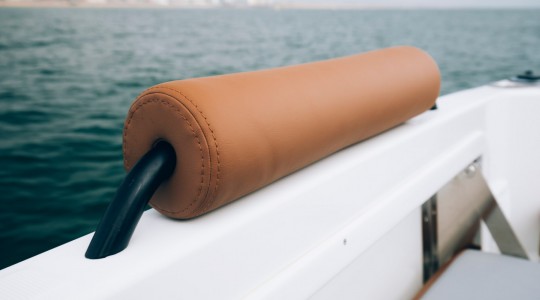 flyer_7_sundeck_foto_catalogo_beneteau_flyer_7_sundeck_07_detalles_popa.JPG