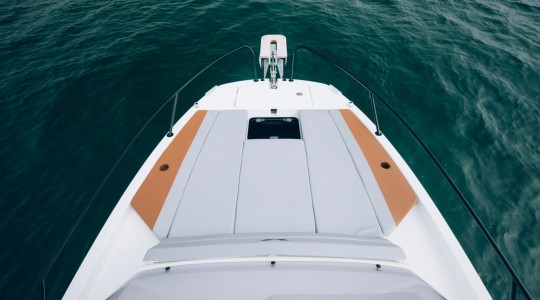 flyer_7_sundeck_foto_catalogo_beneteau_flyer_7_sundeck_09_solarium_proa.JPG