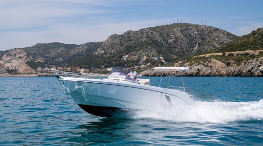 flyer_9_spacedeck_foto_catalogo_beneteau_flyer_9_spacedeck_02_salir_a_navegar.JPG