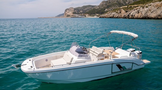 flyer_9_spacedeck_foto_catalogo_beneteau_flyer_9_spacedeck_03_solarium_proa.JPG