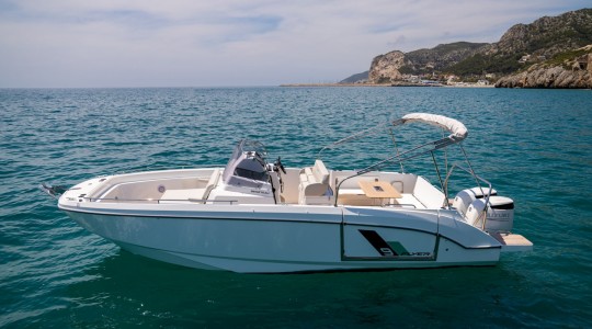 flyer_9_spacedeck_foto_catalogo_beneteau_flyer_9_spacedeck_04_fondear_tranquilamente.JPG