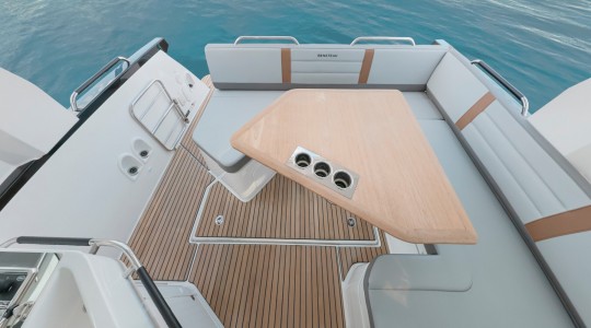 gran_turismo_32_foto_catalogo_beneteau_gran_turismo_32_ib_05_banera_solarium_popa.JPG