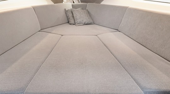 gran_turismo_32_foto_catalogo_beneteau_gran_turismo_32_ib_11_cabina_dormitorio.JPG