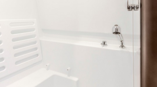 gran_turismo_32_foto_catalogo_beneteau_gran_turismo_32_ib_15_ducha.JPG
