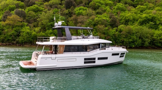 grand_trawler_62_foto_catalogo_beneteau_grand_trawler_62_02_fondeo.JPG