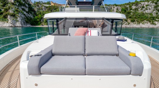 grand_trawler_62_foto_catalogo_beneteau_grand_trawler_62_17_solarium_proa_convertible.JPG